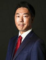 水野達朗（みずの・たつろう）大東市教育委員会教育長1979年生まれ。公認心理師。一般社団法人家庭教育支援センターペアレンツキャンプ創設者。2015年7月より教育委員に就任し、20年5月に40歳で教育長に就任。23年度の近畿市町村教育委員会連絡協議会の会長および全国市町村教育委員会連合会の副会長を務める。中央教育審議会「幼児教育と小学校教育の架け橋特別委員会委員」、こども家庭審議会「幼児期までのこどもの育ち部会委員」、「こどもの居場所部会委員」など、国の有識委員を歴任。著書に『無理して学校へ行かなくていい、は本当か』『子どもにはどんどん失敗させなさい』『これで解決！母子登校』（すべてPHP研究所）など