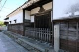 近くには大阪府指定史跡の萱野三平旧邸（記者撮影）