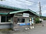 駅舎は風情ある趣きです（筆者撮影）