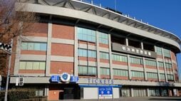 ｢子どもも観るのにアホか｣｢球場の雰囲気にそぐわない｣との声が…神宮球場｢キャバ嬢始球式中止｣に見る"夜職拒絶"の真因