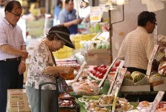 8月の長雨は消費に深刻な悪影響を与えるか