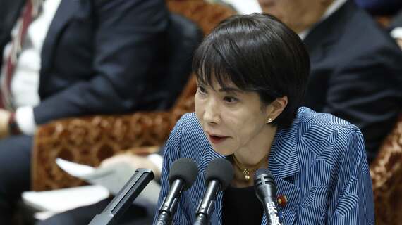 国会で答弁する高市早苗首相