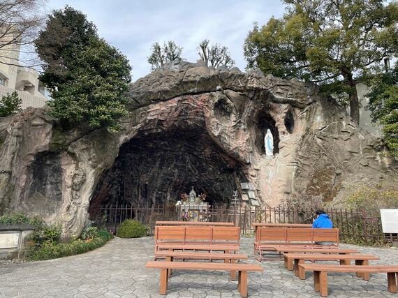 関口教会・ルルドの洞窟 江戸川橋