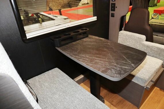 DN-75のインテリア