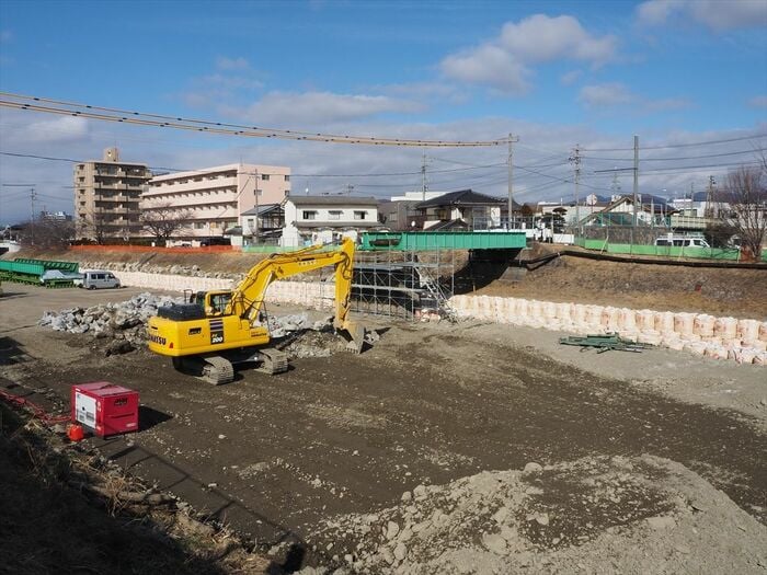 復旧工事が進む田川橋梁