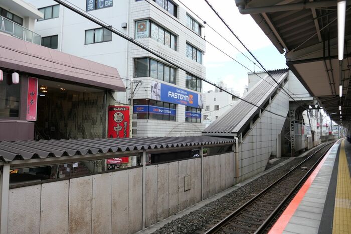 中本は北口のすぐそば。雨の日もさほど濡れずに