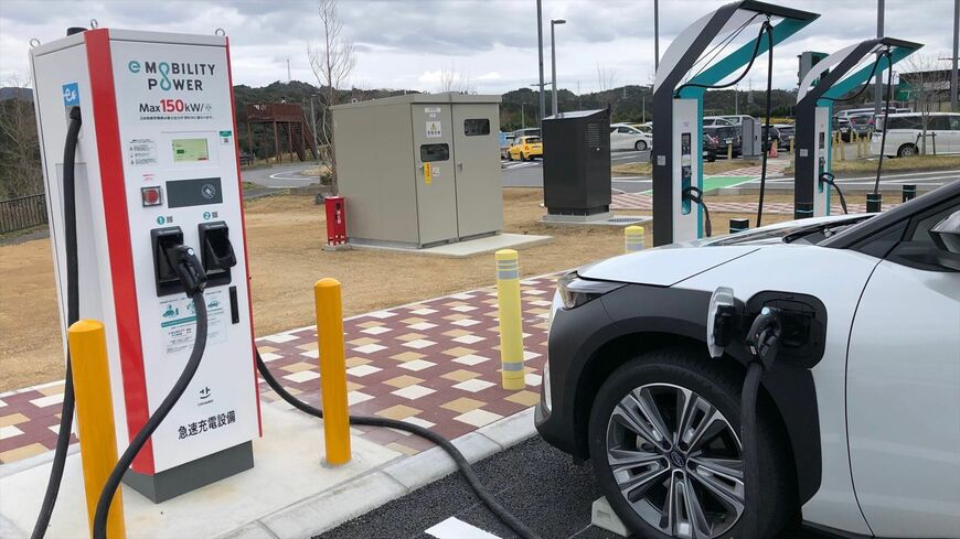 充電器の設置が先か、電気自動車の普及が先か。その”鶏卵論争”が動き出している（筆者撮影）