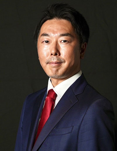 水野達朗（みずの・たつろう）大東市教育委員会教育長1979年生まれ。公認心理師。一般社団法人家庭教育支援センターペアレンツキャンプ創設者。2015年7月より教育委員に就任し、20年5月に40歳で教育長に就任。23年度の近畿市町村教育委員会連絡協議会の会長および全国市町村教育委員会連合会の副会長を務める。中央教育審議会「幼児教育と小学校教育の架け橋特別委員会委員」、こども家庭審議会「幼児期までのこどもの育ち部会委員」、「こどもの居場所部会委員」など、国の有識委員を歴任。著書に『無理して学校へ行かなくていい、は本当か』『子どもにはどんどん失敗させなさい』『これで解決！母子登校』（すべてPHP研究所）など