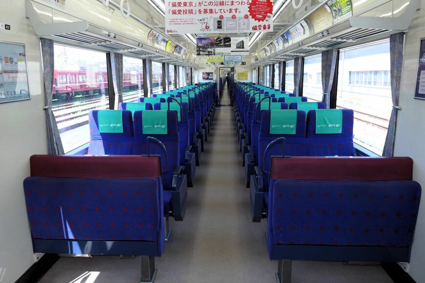 京急2100形の車内