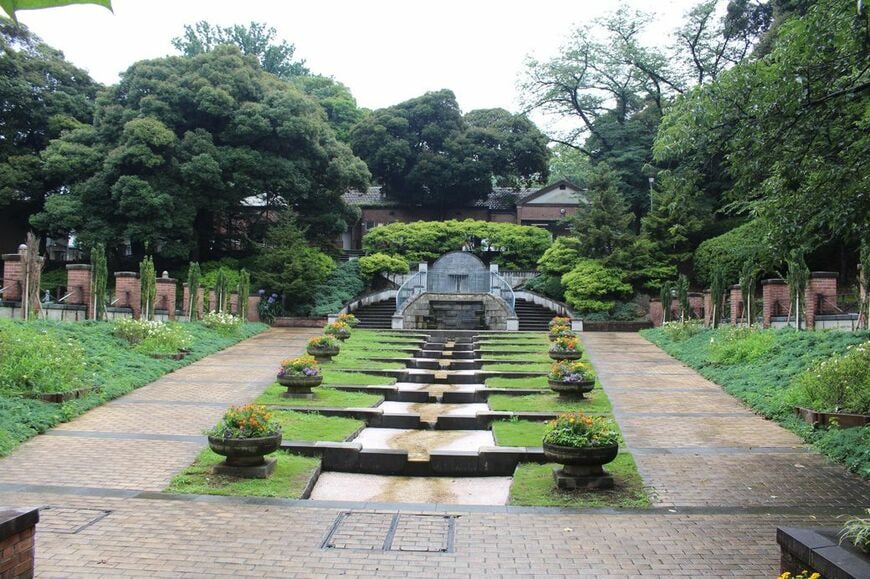 こちらは元町公園。外国人が多かった地域であることから、日本らしくない洒落た公園が多い（筆者撮影）