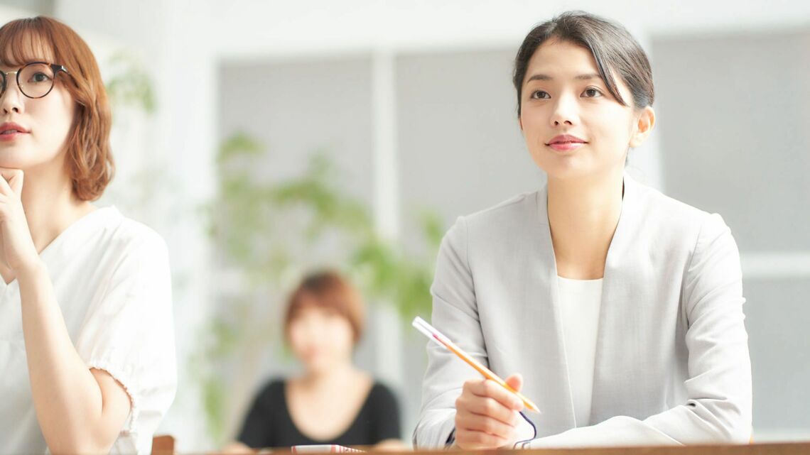 これからの時代を生き抜くための「リスキリング」において重要なマインドセットについて紹介します（写真：yosan／PIXTA）