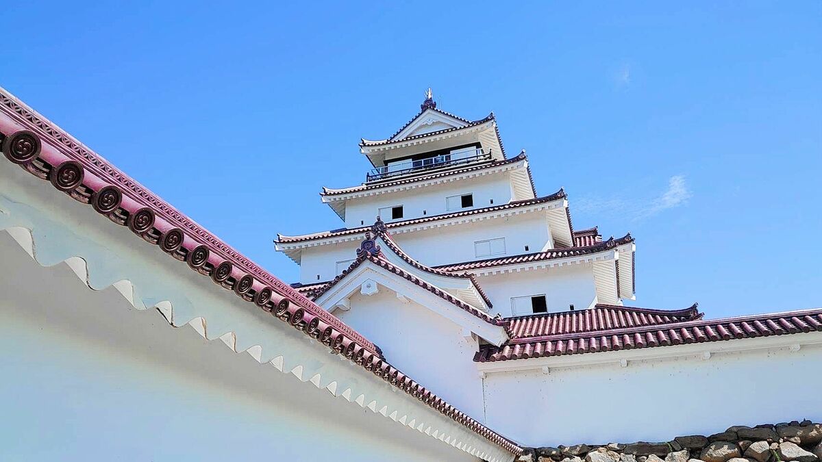 福島の雪と寒さが生んだ会津若松城｢赤瓦｣の