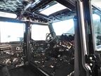 ファクトリーで制作中の「V8ディフェンダー」（筆者撮影）