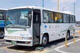 直通バスは45人乗りの中型バス。この日の乗客は15人ほどで、ゆったり過ごせました（筆者撮影）