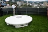 展望デッキにある人工芝の広場（記者撮影）