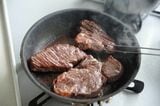 焼き色のついた肉