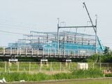 反対側から見た古利根川橋梁の架け替え工事現場付近（記者撮影）