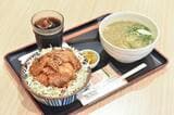 一番人気のうどんとバラ丼のセット。一見すると不思議な組み合わせだが、食べてみるとソウルフードになったのが納得できる、絶妙のハーモニーを奏でる（撮影：大澤誠）
