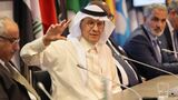 サウジアラビア（中央がアブドルアジーズ・ビン・サルマンエネルギー相）などOPECプラスの原油生産は、あと数年は伸び悩む可能性が高い（写真：ブルームバーグ）