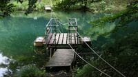 まるで秘境探検！ぐらりと傾く手作りいかだで湖を渡り､全国で6基だけの《異形のダム》へ…間近で見た"圧巻の光景"