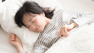 眠れない夜に｢とりあえず横になる｣は危険だ