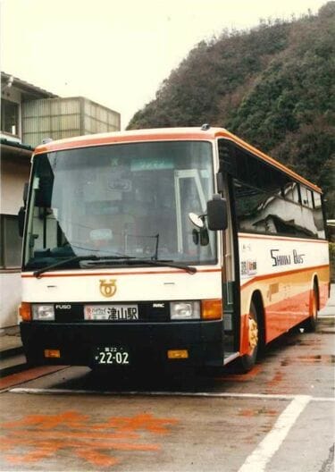 岡山の鉄道のまちへ｢鉄道並み｣に走るバスの本領 神姫バス､復刻塗装に