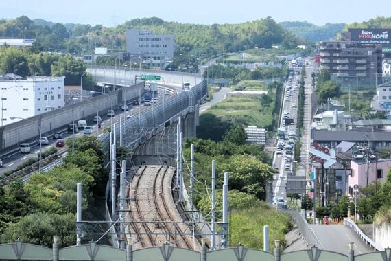 和泉中央駅 駅ビル屋上から東側を望む