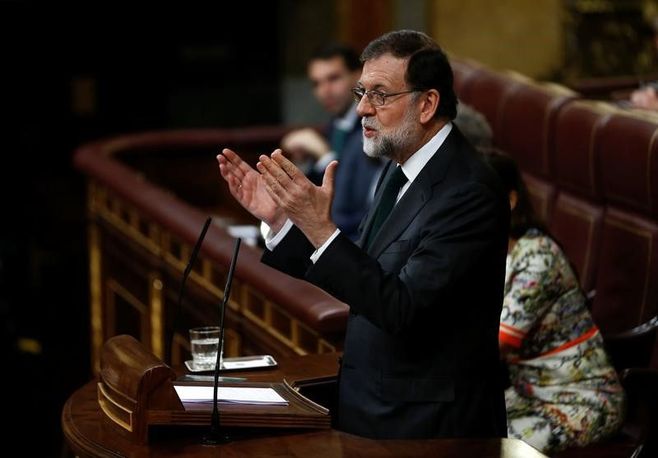 スペイン首相の不信任案､議会で可決