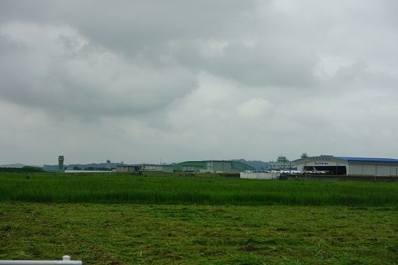 遠くに、航空自衛隊の松島基地がみえた