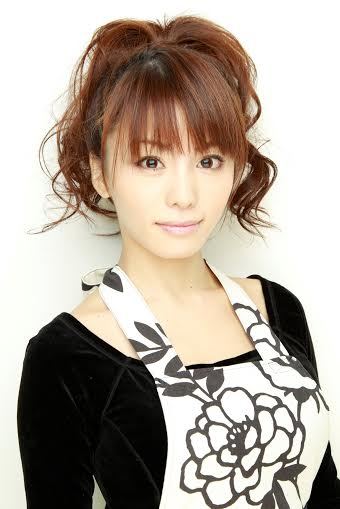森崎友紀料理研究家であり管理栄養士、タレント、中医薬膳指導員、チャイルドマインダー、野菜ソムリエなど多彩な顔を持っている一児の母