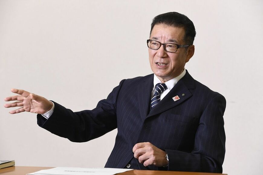 松井一郎（まつい・いちろう）／日本維新の会代表・大阪市長。1964年生まれ。大阪府出身。1986年福岡工業大学卒。2003年大阪府議会議員。2011年大阪府知事（第18代）、2015年大阪府知事（第19代）を経て2019年4月から大阪市長（第21代）。日本維新の会（旧おおさか維新の会）代表は2015年12月から務める（撮影：ヒラオカスタジオ）