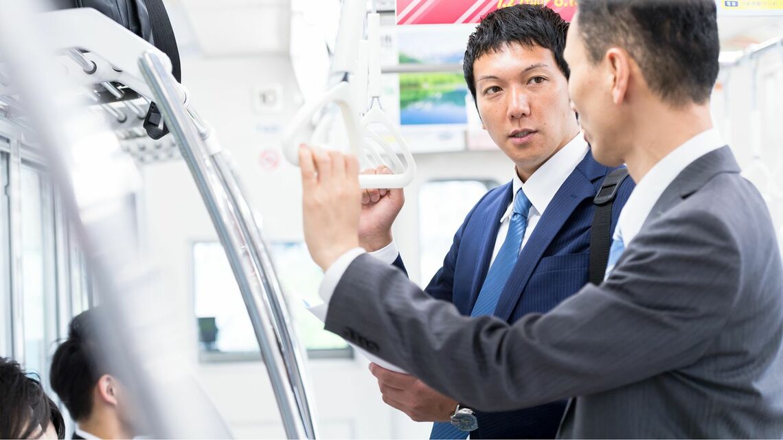 「親しくない上司」と