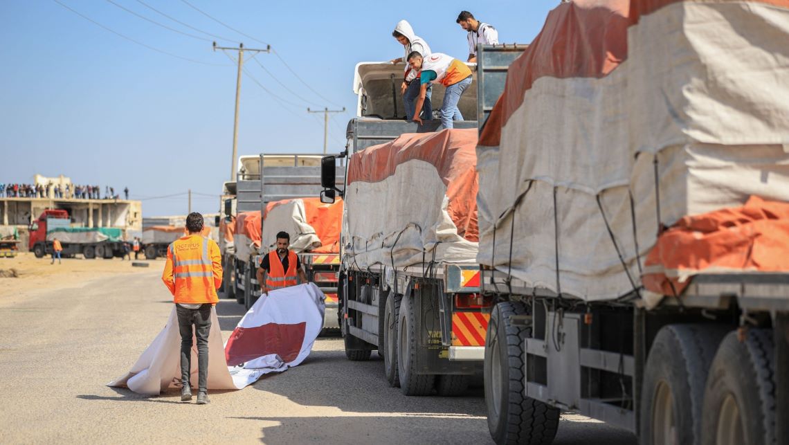 人道援助が届き始めたガザ地区。筆者は「中東情勢が株式市場などの大きな不安要因になる」とは見なさない。それでも「近いうちに」下落する懸念があると予測するのはなぜか（写真：ブルームバーグ）