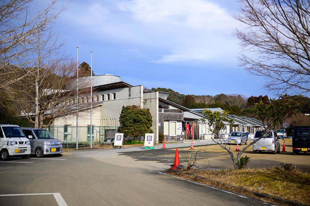 付近には養老渓谷があり、山に囲まれた自然豊かな環境（写真撮影／土屋比呂夫）