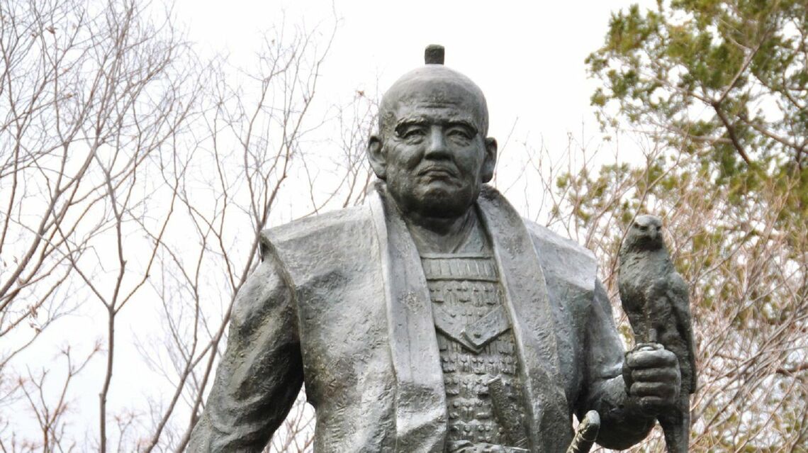 徳川家康公銅像（写真： ブルーインパルス ／PIXTA）