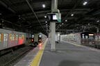 南栗橋車両管区所属の50000型（左）が