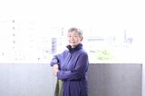 中島信子(なかじま・のぶこ)児童文学作家、NPO法人フードバンク狛江副理事長1947年長野県生まれ。東洋大学短期大学在学中に詩人・山本和夫氏に児童文学を学び、出版社勤務などを経て創作活動に入る。75年に北川千代賞佳作を授賞した『薫は少女』（岩崎書店）でデビュー。2019年、児童文学作品としては約20年ぶりに発表した『八月のひかり』(汐文社)が話題に。近著に『太郎の窓』『あしたへの翼 おばあちゃんを介護したわたしの春』(ともに汐文社)がある（撮影：ヒダキトモコ）