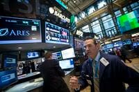 米ダウ、終値で史上最高値更新 IBMが牽引、１万６５８３ドルで終了