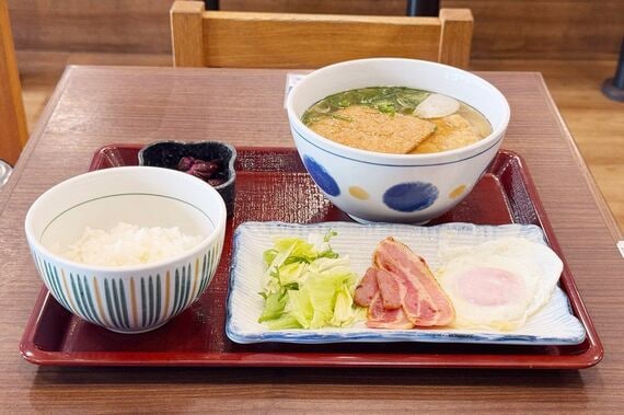 うどん朝食と小盛りごはんをセット