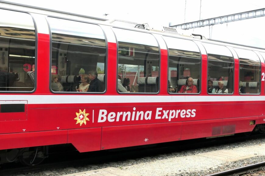 レーティッシュ鉄道の「ベルニナ急行」、窓は大きいが開閉はしない（筆者撮影）
