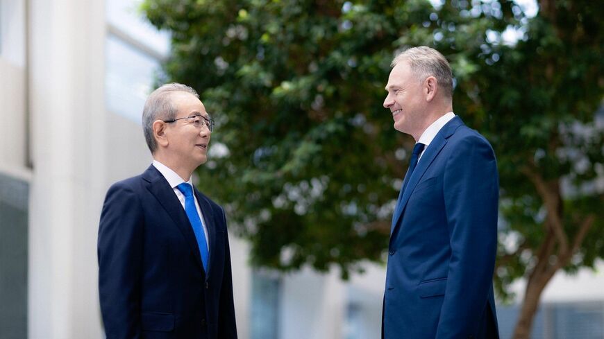 オリンパスの竹内会長とカウフマン社長