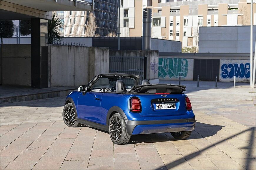 MINI（ミニ）の新型「ミニ・クーパー・コンバーチブルS」（写真：MINI）