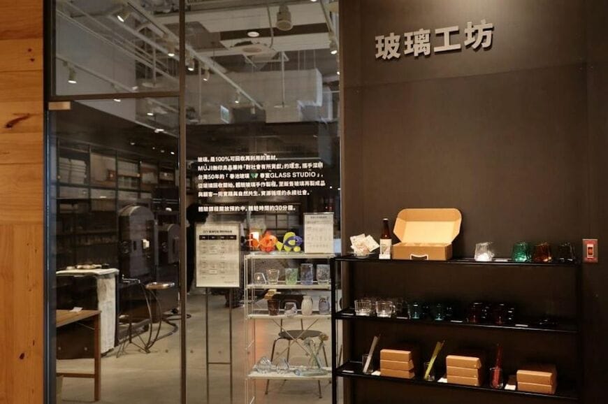 ガラス工房のほか、店頭で開催するワークショップなどのイベントも毎回即満員になるという（写真：筆者撮影）