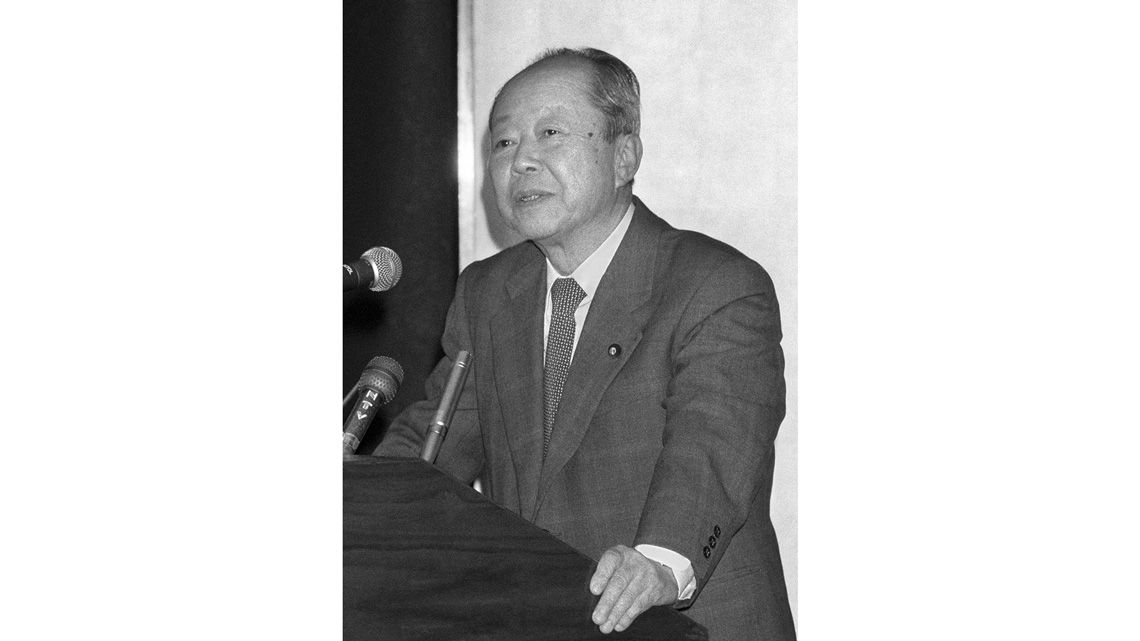 講演中の宮澤喜一蔵相