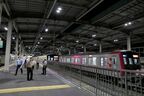 越谷駅に停車する避難列車