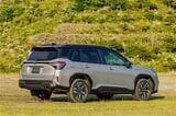 スバルの新型「フォレスター Premium S:HEV EX」（写真：SUBARU）
