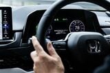 ホンダ量販モデル初のハンズオフ機能を搭載した「アコード e:HEV Honda SENSING 360＋」（写真：三木 宏章）