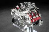 PHEVシステムと組み合わされる「296GTB」のV6エンジン（写真：Ferrari）