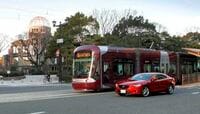 路面電車と“ぶつからない車" マツダや東大などが実験に着手