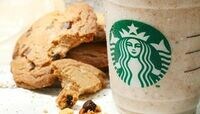 スタバのヒット街道､今度は｢クッキー丸ごと｣ 季節限定フラペチーノが異例の前倒し販売に